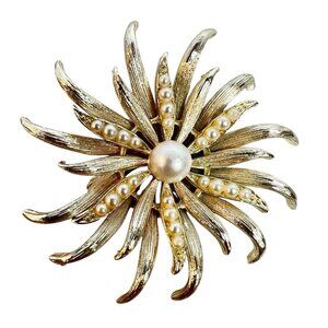 Vintage Signed Lisner Flower Brooch With Large & Small Faux Pearls 1960’s